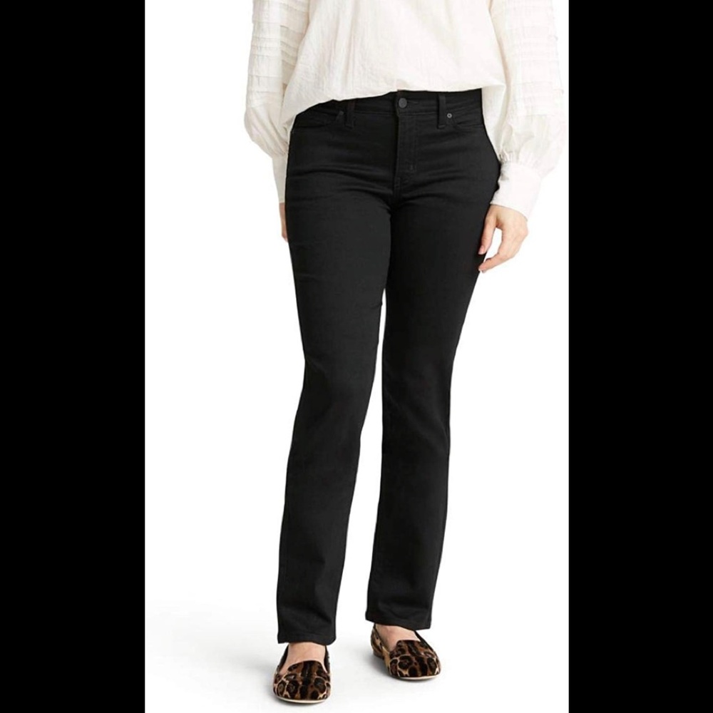 Womens Black Levi’s Signature Curvy Straight Jeans Size 6M NEW